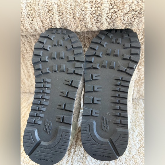 New Balance Toddler Boy 574 Lace up. Grey/white. Size 8. Great condition - Picture 6 of 8